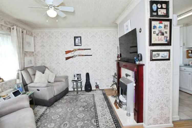 2 Bedroom Park Home Near Seafront - Tranquil Coastal Living