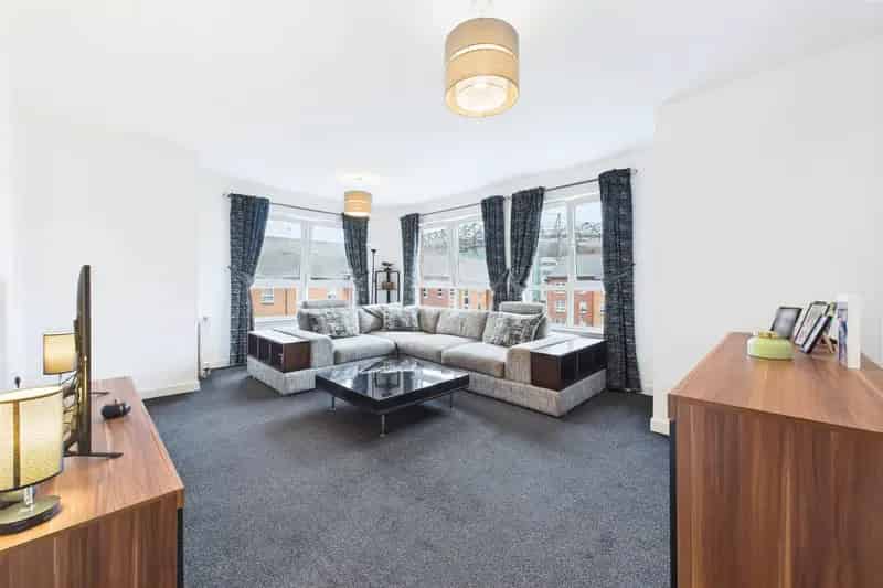 2 Bedroom Flat House to Rent Near Celtic Park