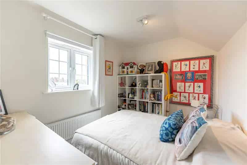 3 Bedroom House Warwick Canal View