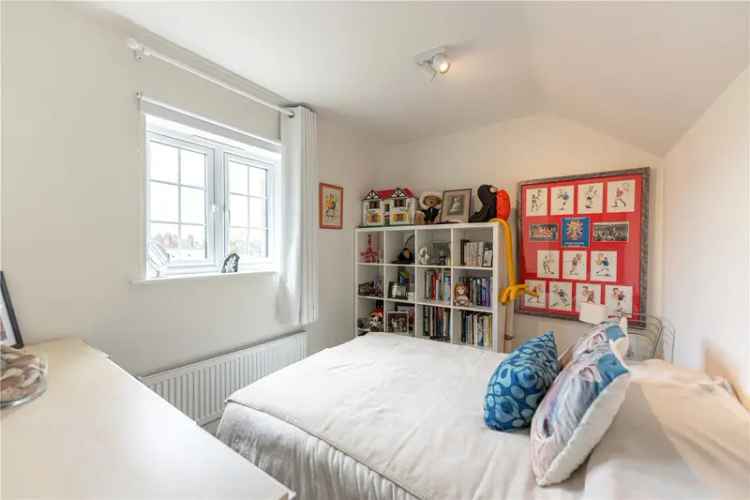 3 Bedroom House Warwick Canal View