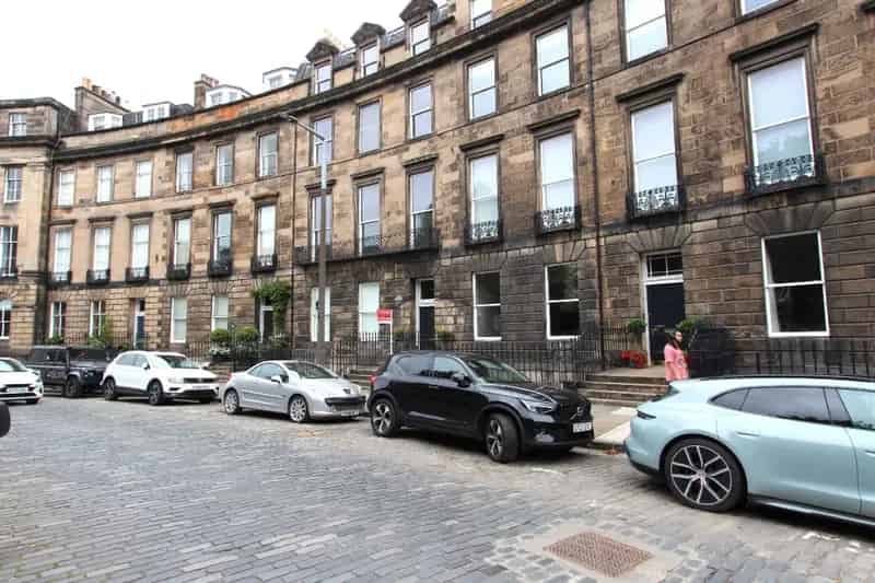 2 Bedroom Flat House to Rent in Edinburgh West End