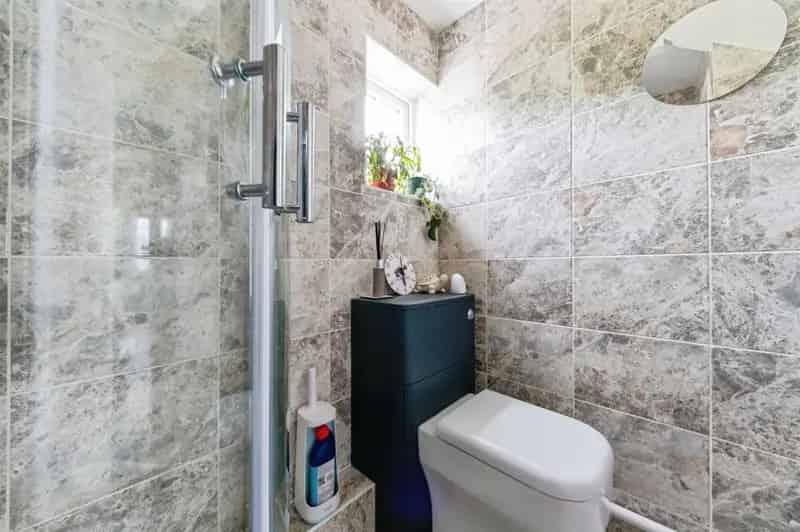 Four Bedroom Detached House Near Town Centre and Train Station