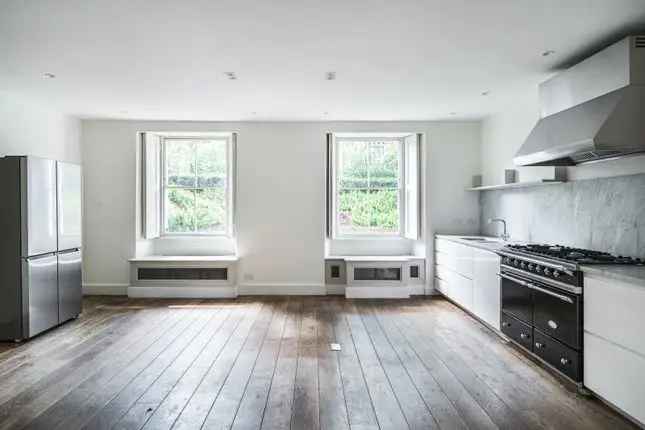 End terrace house to rent in Northampton Park, Canonbury N1