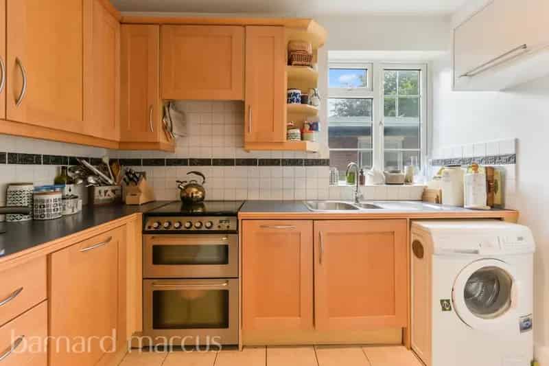 Spacious 2-Bedroom Flat in Grove Park Chiswick