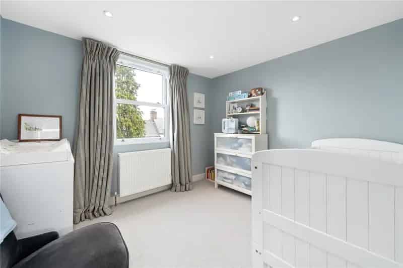 5 Bedroom House in London Near Tooting Bec Common