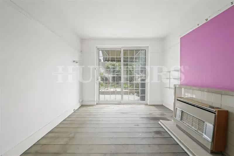 3 bedroom House
 For Sale 
Total Size: 969 SQ FT