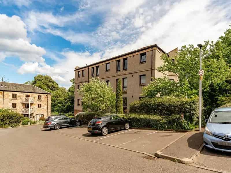 2 Bedroom Flat for Sale in Duddingston Edinburgh