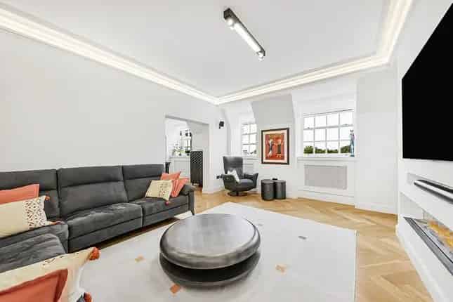 Flat for sale in Avenue Road, London NW8