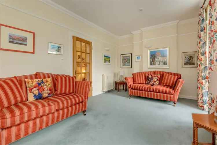 3 Bed Flat - First Floor with 1 Reception Room