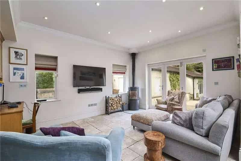 5 Bed House for Sale in Highly Regarded Area