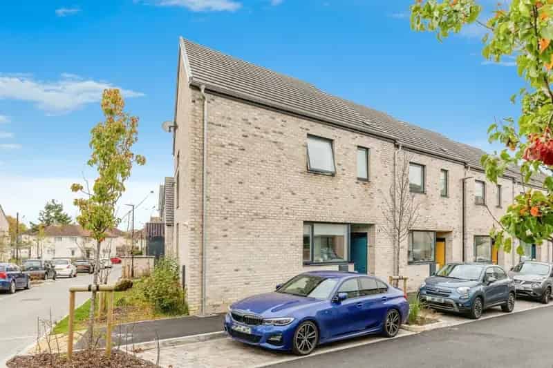 2 Double Bedroom House with Landscaped Garden and Parking
