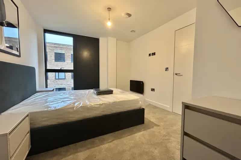 1 Bedroom Luxury City Centre Apartment - Zero Deposit Available