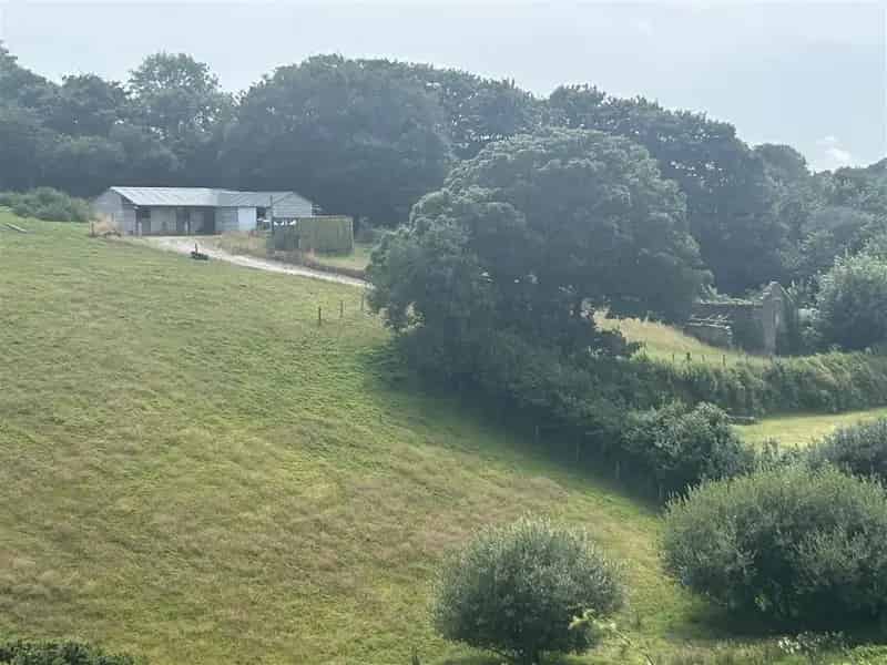 2 Bedroom Barn Conversion with Stables and 4 Acres