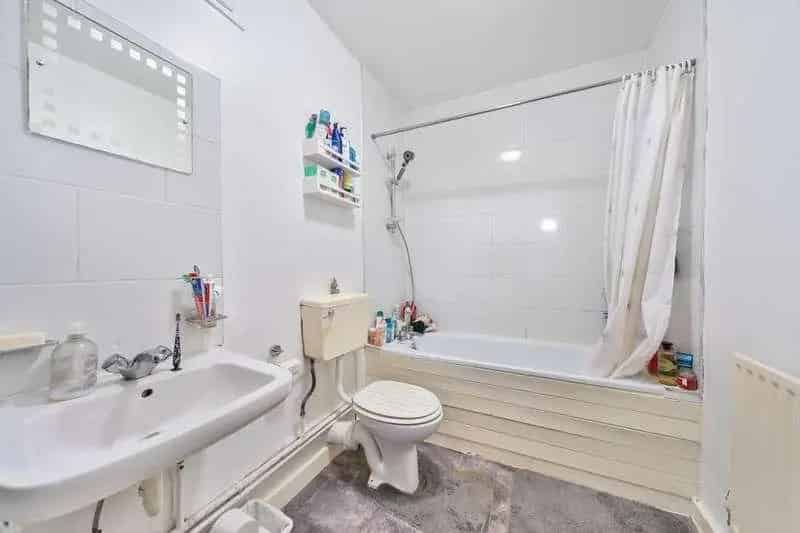 2 Bed Flat for Sale near Holland Park