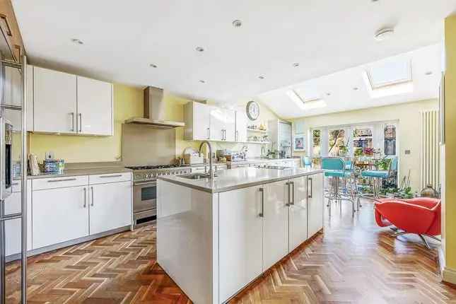 Detached House for Sale in Ealing London