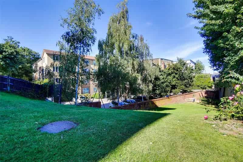 2 Bedroom Flat Apartment in London near Caledonian Road