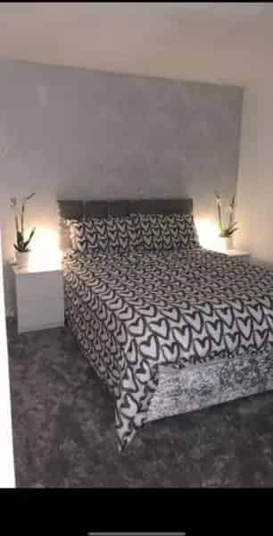 Large 2 Bedroom Flat with New Bathroom