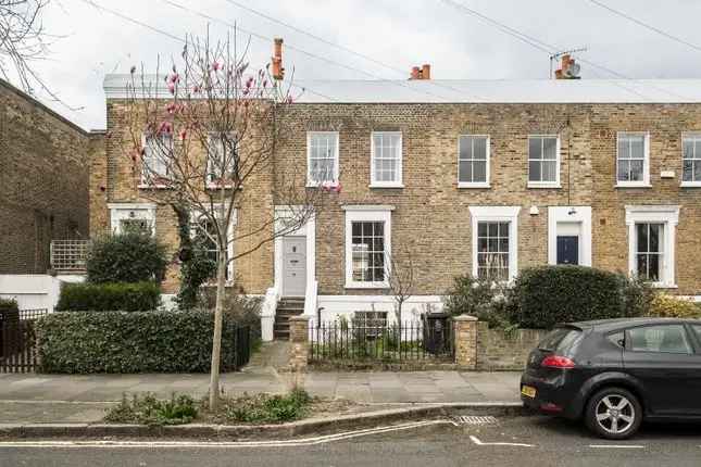 Detached House for Sale in De Beauvoir London N1