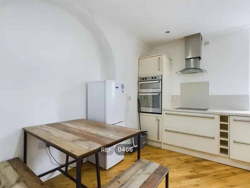 1 Bedroom Apartment to Rent High Specification Open Plan Living Modern Kitchen