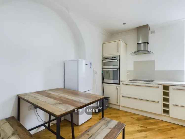 1 Bedroom Apartment to Rent High Specification Open Plan Living Modern Kitchen