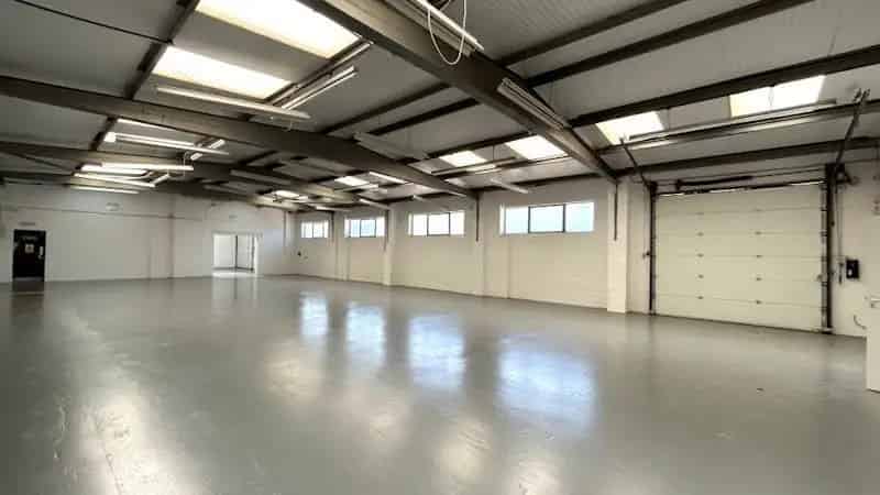 Warehouse Industrial Unit Bicester Refurbished High Eaves Secure Yard