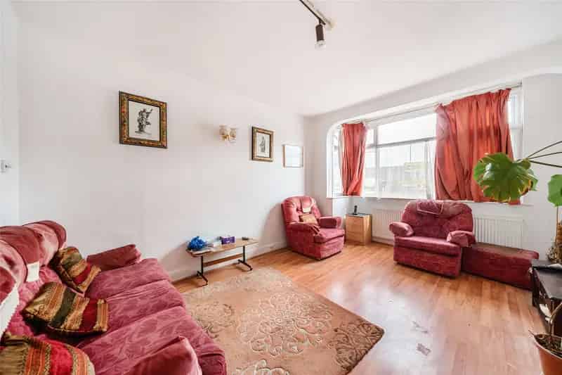 3 Bedroom House for Sale South Facing Garden Garage