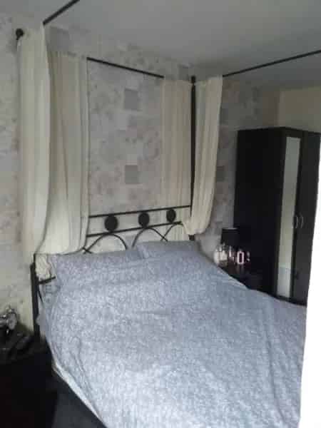 3 Bedroom House 2 Bathrooms Family Home Garden Sheds Car Park