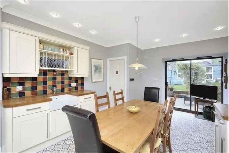 5 Bed House - End Terraced with 2 Reception Rooms