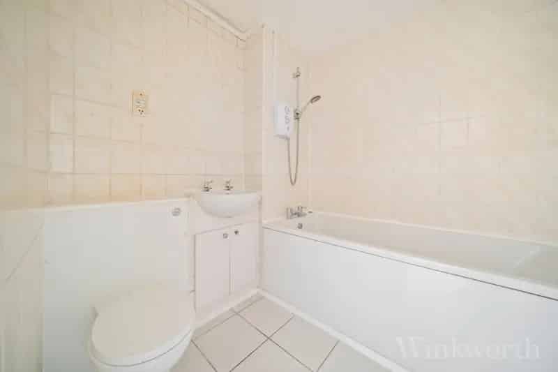 1 Bedroom Flat New Cross  Garage Central Location