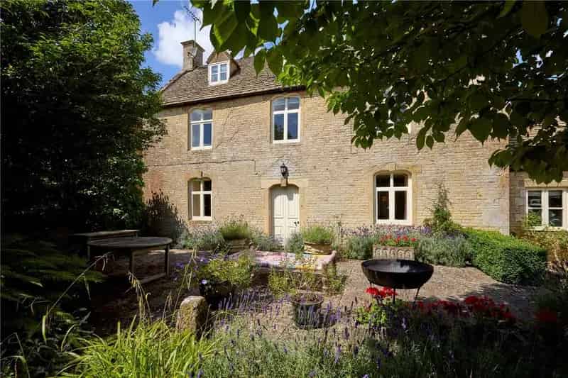 5 Bedroom Detached Cotswold House for Sale