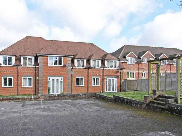 2 Double Bedroom Apartment Ludgershall Leasehold