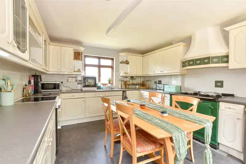 2 Bedroom Detached House with Stunning Sea Views