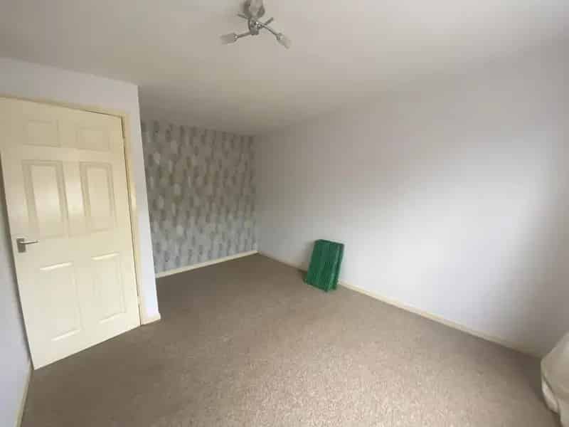 1 Bedroom Maisonette Ground Floor Available End of May