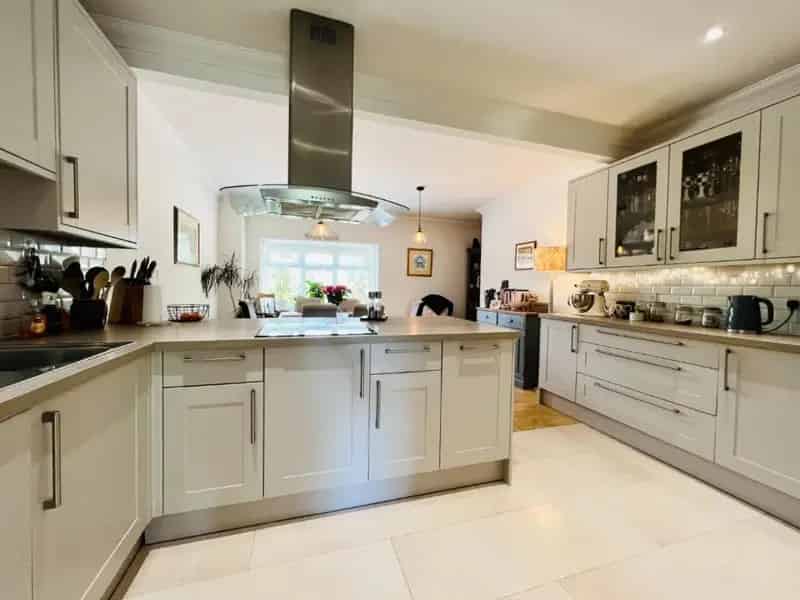 5 Bed Detached House for Sale