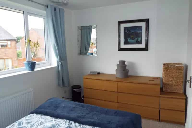 2 Bed Terrace House Gas Central Heating Driveway Parking Available August 27 2025