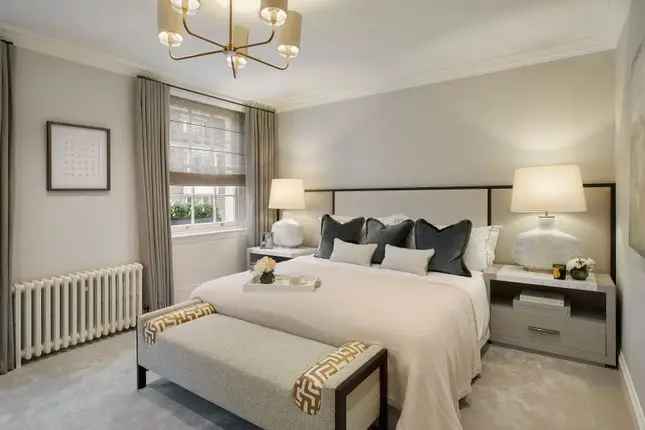 Flat for sale in Ebury Street, London SW1W