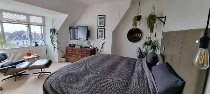 2 Bed Top Floor Flat for Sale with Roof Garden and Stunning Views