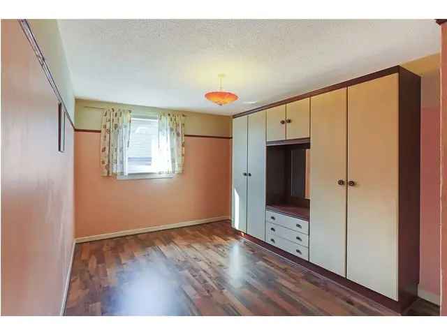3 Bedroom Flat for Sale Near Paisley Town Centre