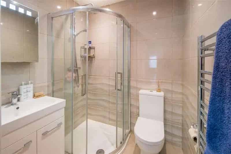 5 bed house for sale