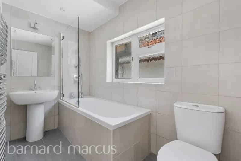 5 Bedroom Detached House Kings Road Potential Loft Conversion