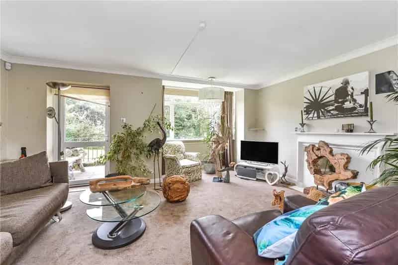 2 Bedroom Ground Floor Apartment Petersfield Near Train Station