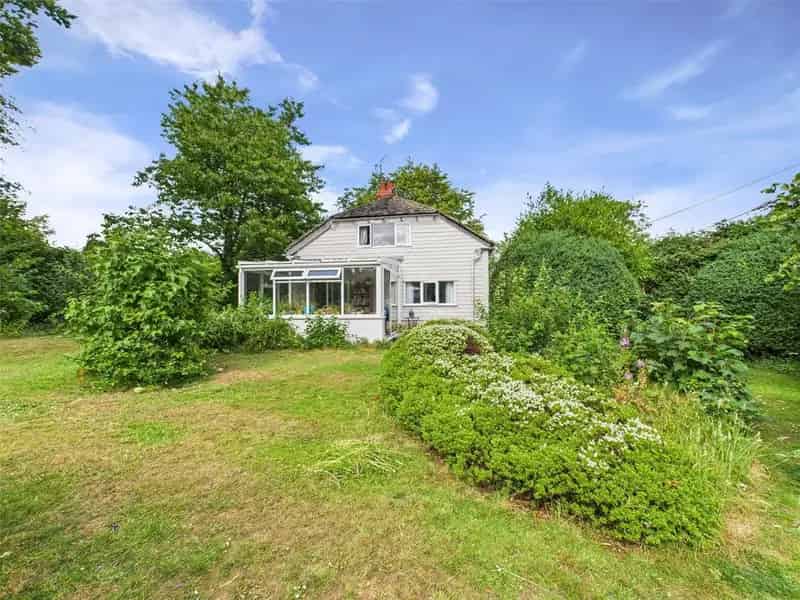 3 Bedroom Detached House For Sale in Whiteway Colony
