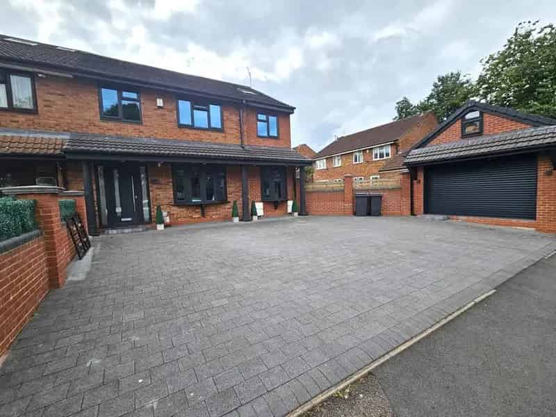 5 Bedroom Semi Detached House For Sale