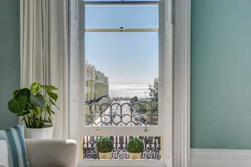 2 Bedroom Sea View Apartment Brunswick Square Hove