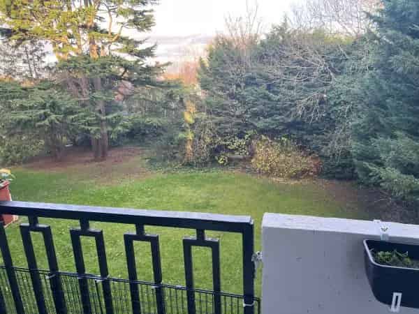 Large 2 Bed Flat with Balcony and Communal Garden