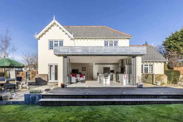 6 Bedroom Detached House for Sale