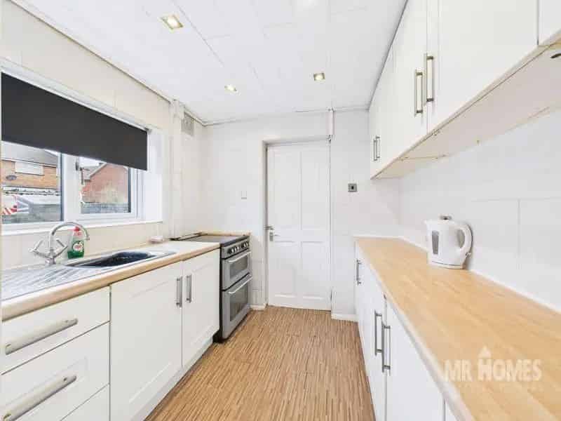 3 Bedroom Semi Detached House For Sale No Chain