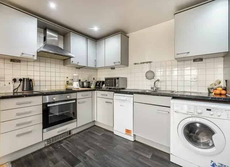 Two Bedroom Flat Peckham 613 sq ft No Onward Chain