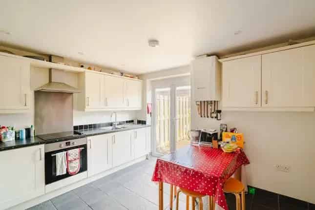 5 Bedroom Extended Semi-Detached House Horfield Bristol