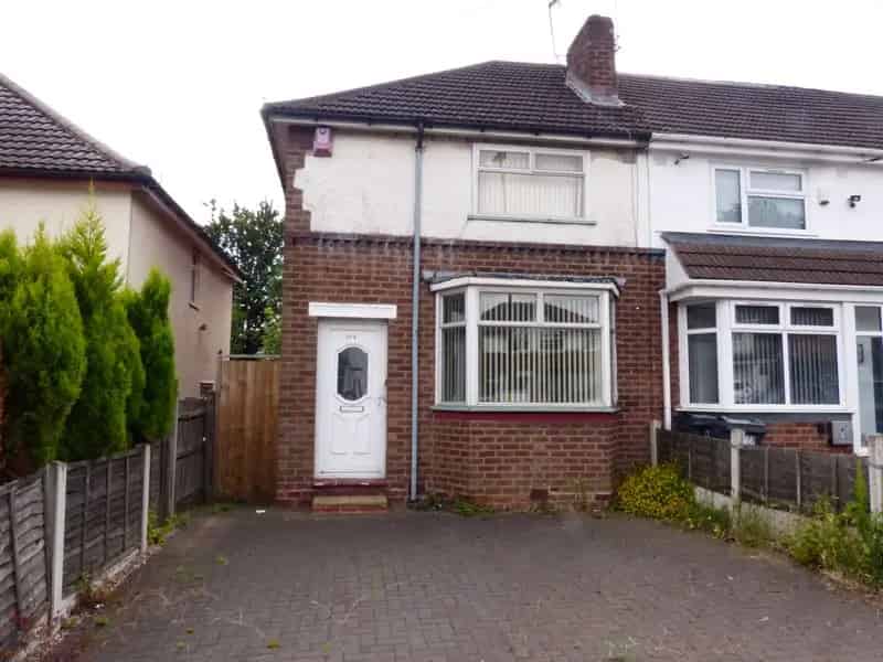 2 Bedroom End Terrace House For Rent